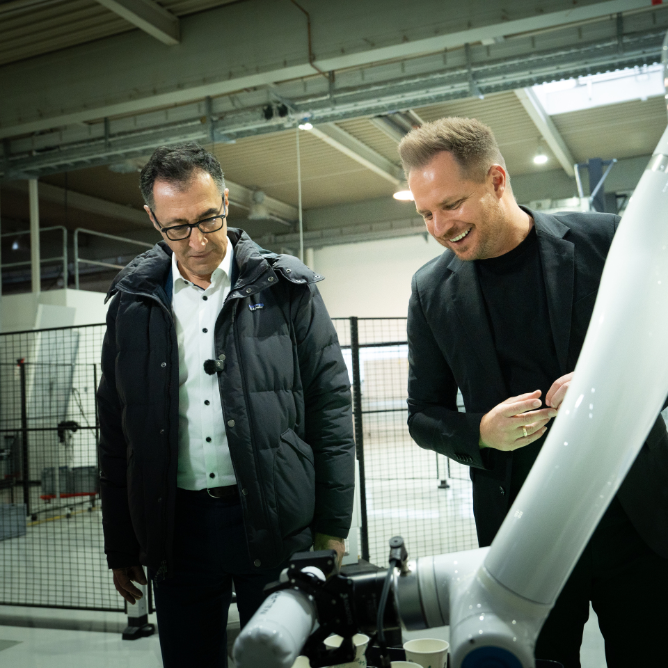 Cem Özdemir and David Reger at NEURA Robotics